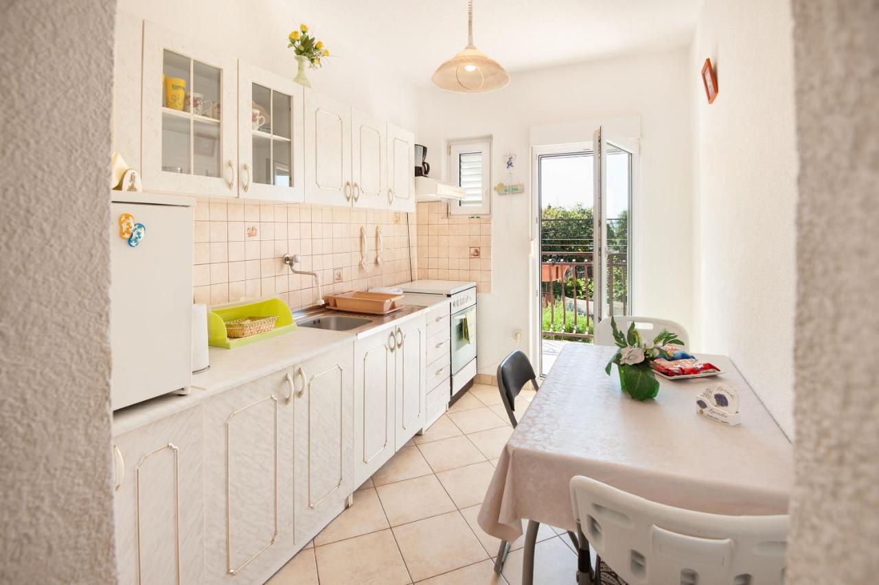 Apartments Milica Kaštela エクステリア 写真