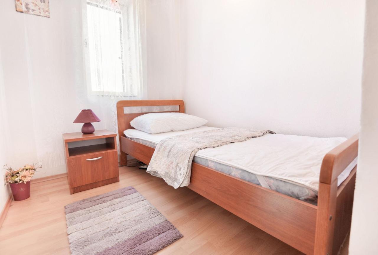 Apartments Milica Kaštela エクステリア 写真
