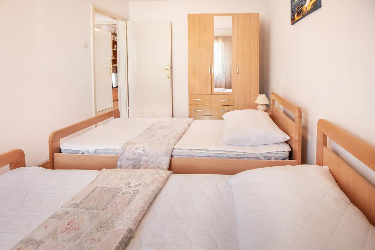 Apartments Milica Kaštela エクステリア 写真