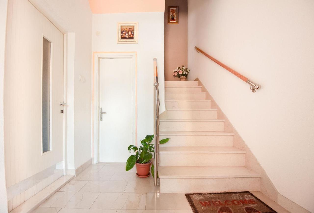 Apartments Milica Kaštela エクステリア 写真