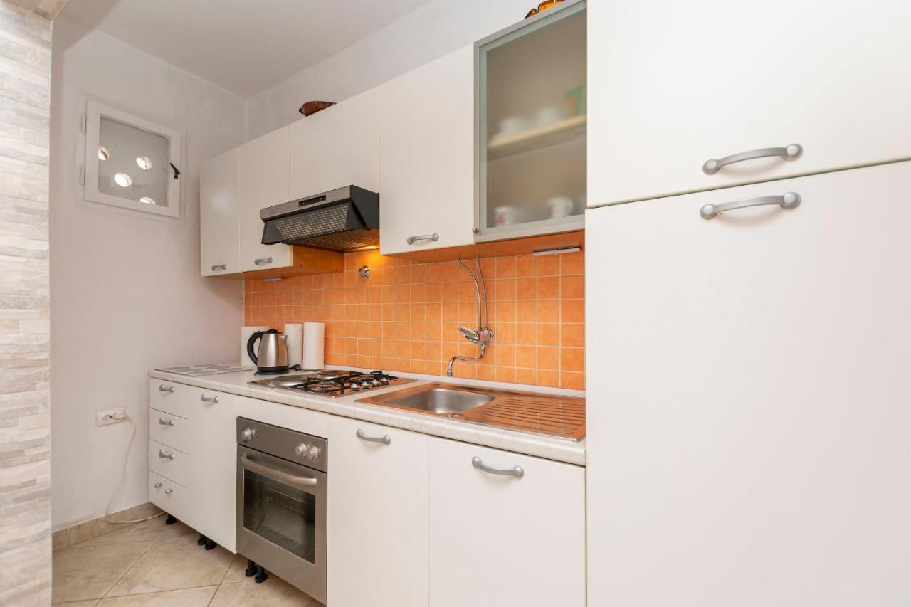 Apartments Milica Kaštela エクステリア 写真
